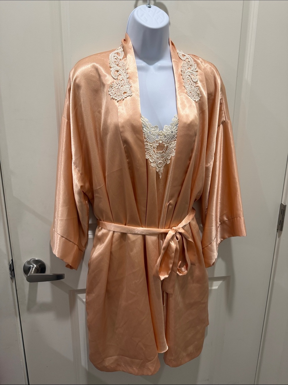 🍑 Vintage Amelia’s Satin Peignoir Set Peach Lace Nightgown Robe